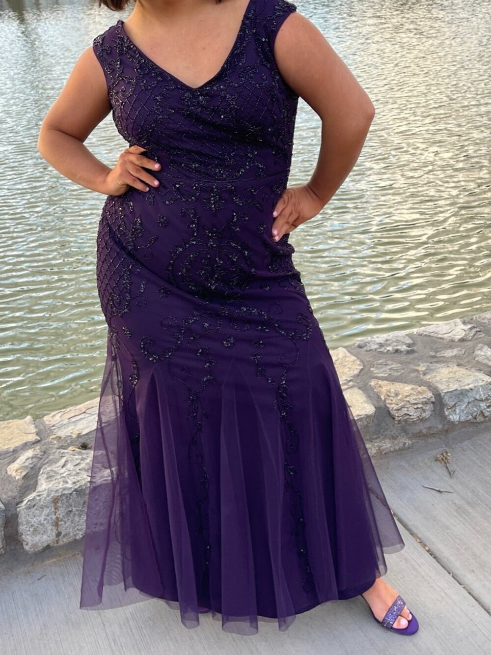 GORGEOUS DEEP PURPLE PROM / FORMAL DRESS WORN ONCE
